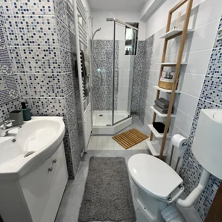 Younique Apartament Booking *